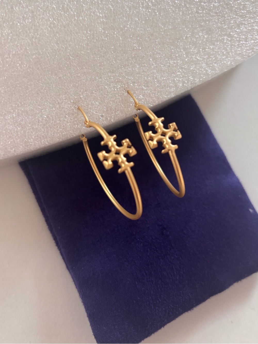 NWOT Tory Burch Eleanor Hoop Earring - Picture 3 of 4